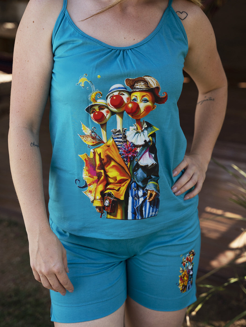 Pijama Shorts & Blusa de Alças Palhaços Coloridos