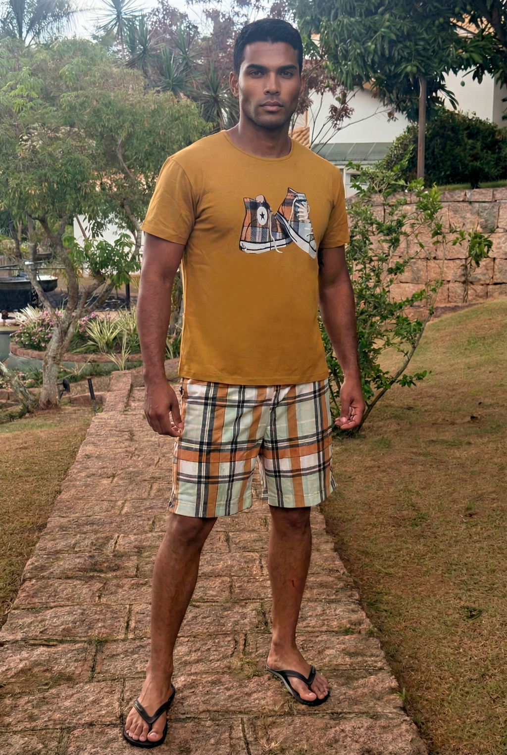 Conjunto Masculino Shorts & Camiseta Tênis Xadrez Mostarda