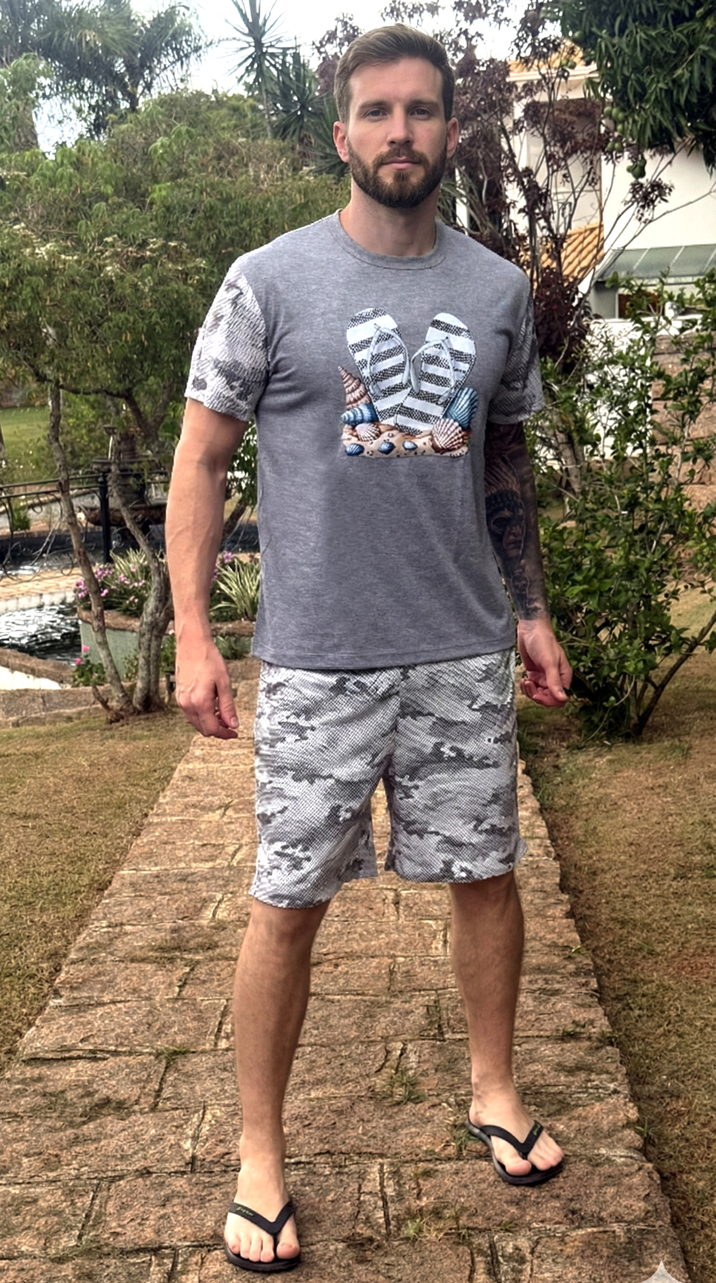 Conjunto Masculino Shorts & Camiseta Chinelo Camuflado Cinza