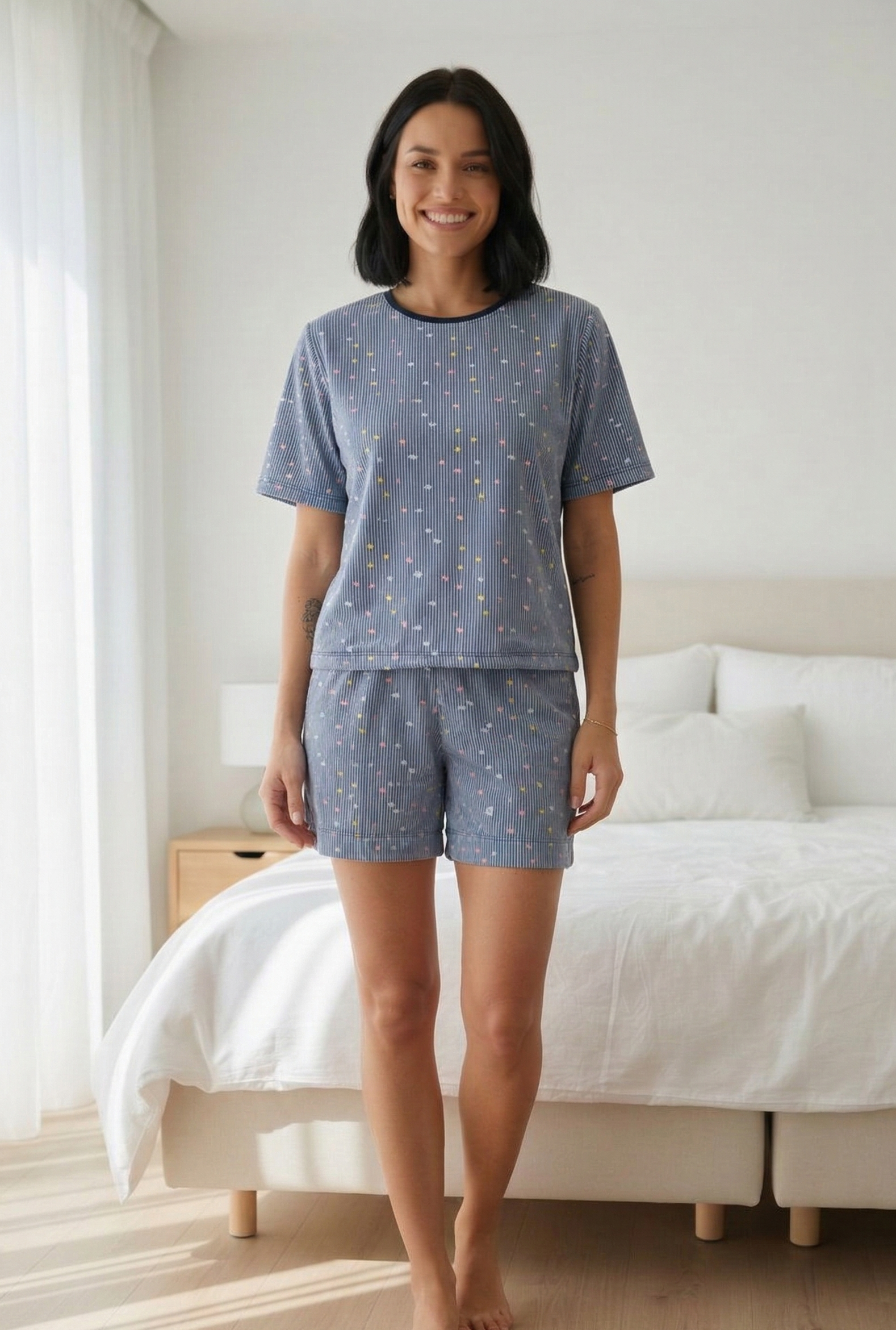 Pijama Curto Feminino com Blusa Manga Curta - Corações & Listras